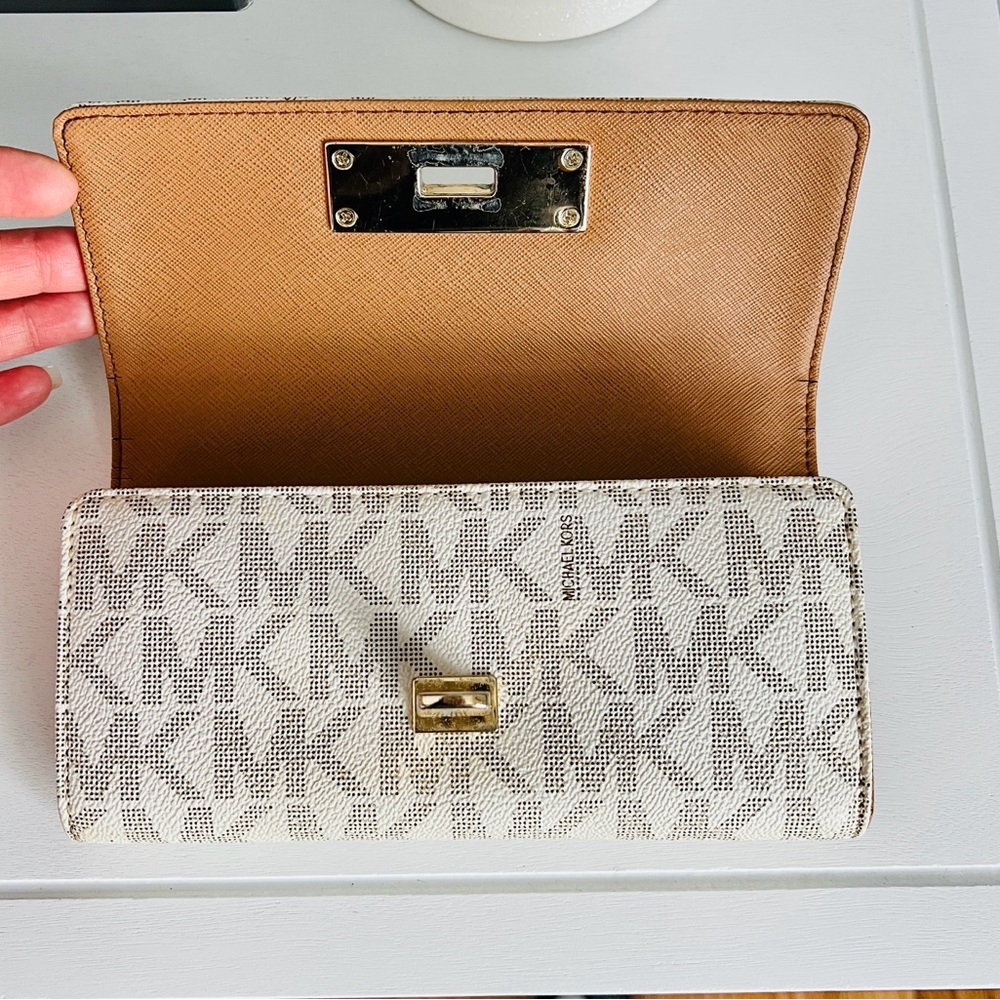 Michael Kors Callie Carryall monogrammed coated canvas handbag in vanilla Wallet